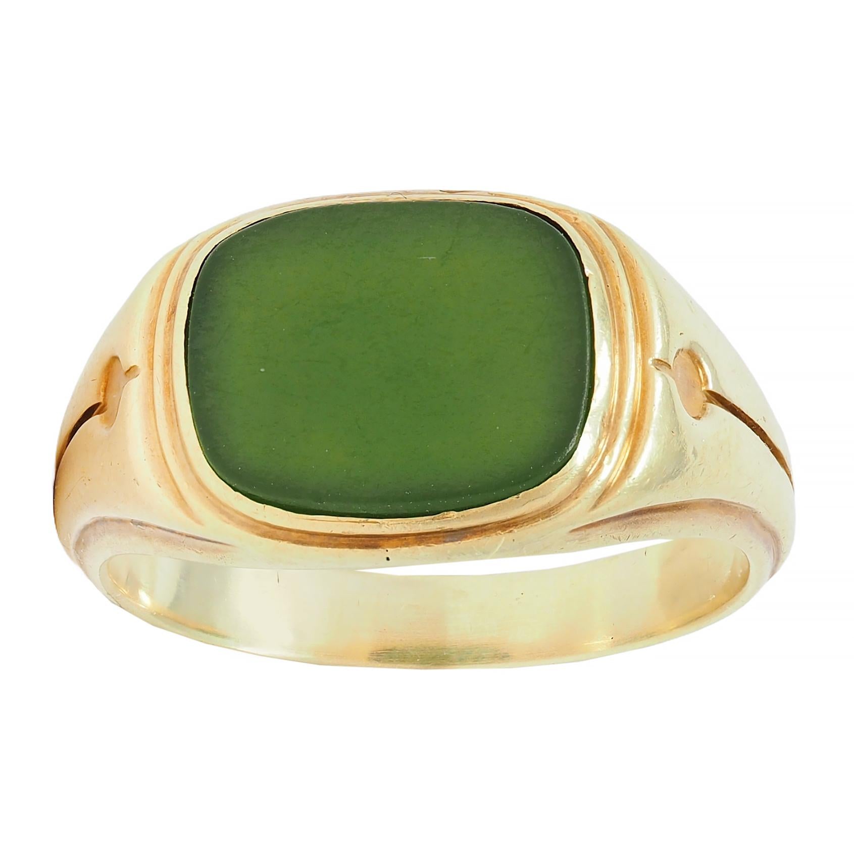 Early Art Deco Nephrite Jade 14 Karat Yellow Gold Antique Signet Ring