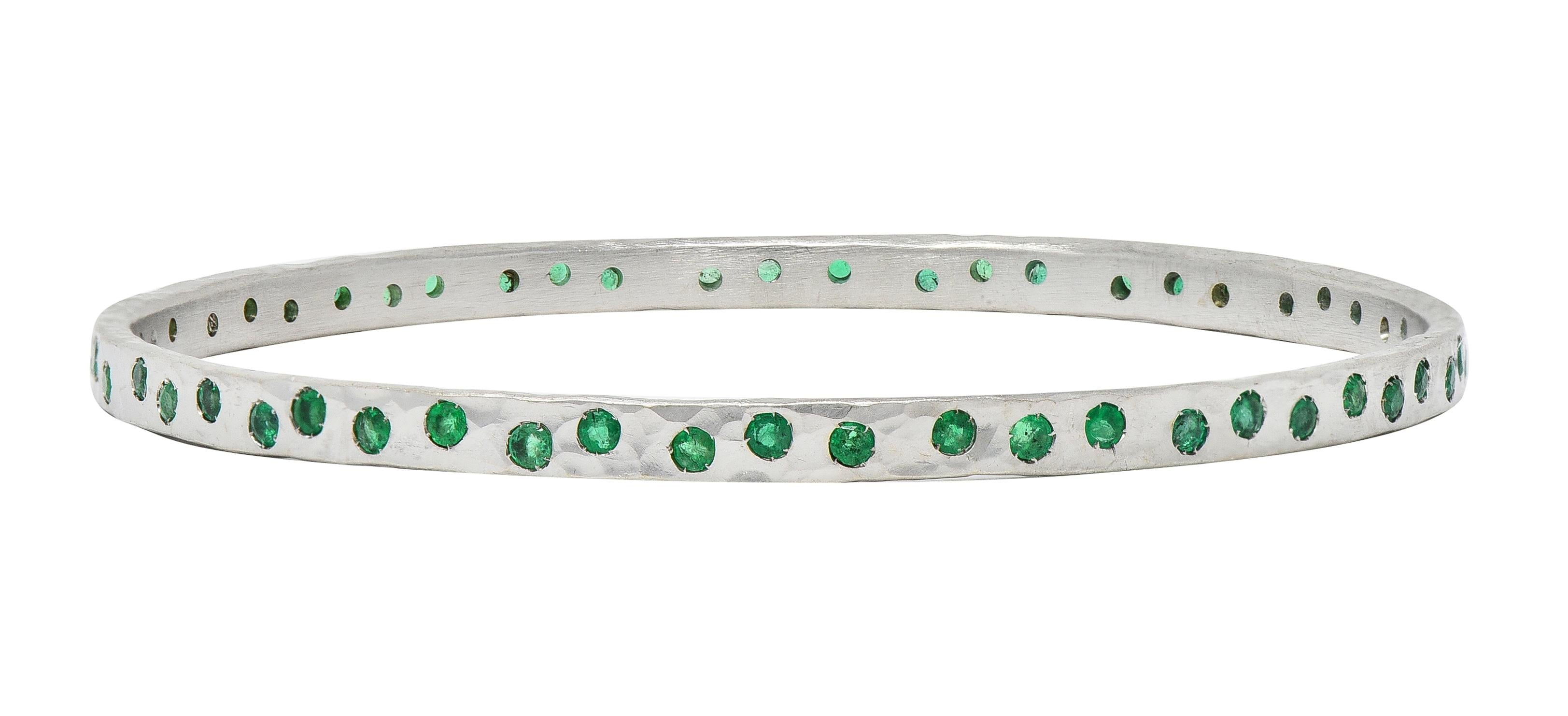 Contemporary 2.70 CTW Emerald 14 Karat White Gold Hammered Bangle Bracelet