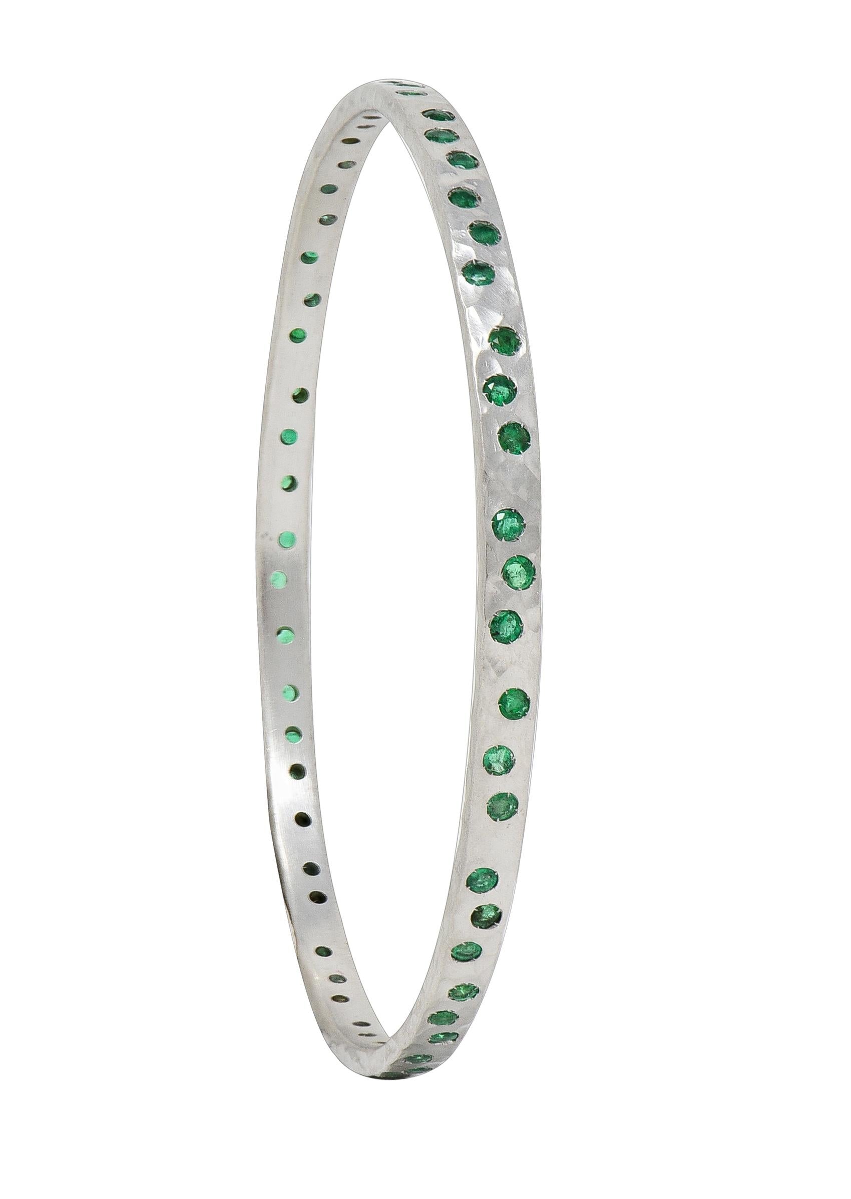 Contemporary 2.70 CTW Emerald 14 Karat White Gold Hammered Bangle Bracelet