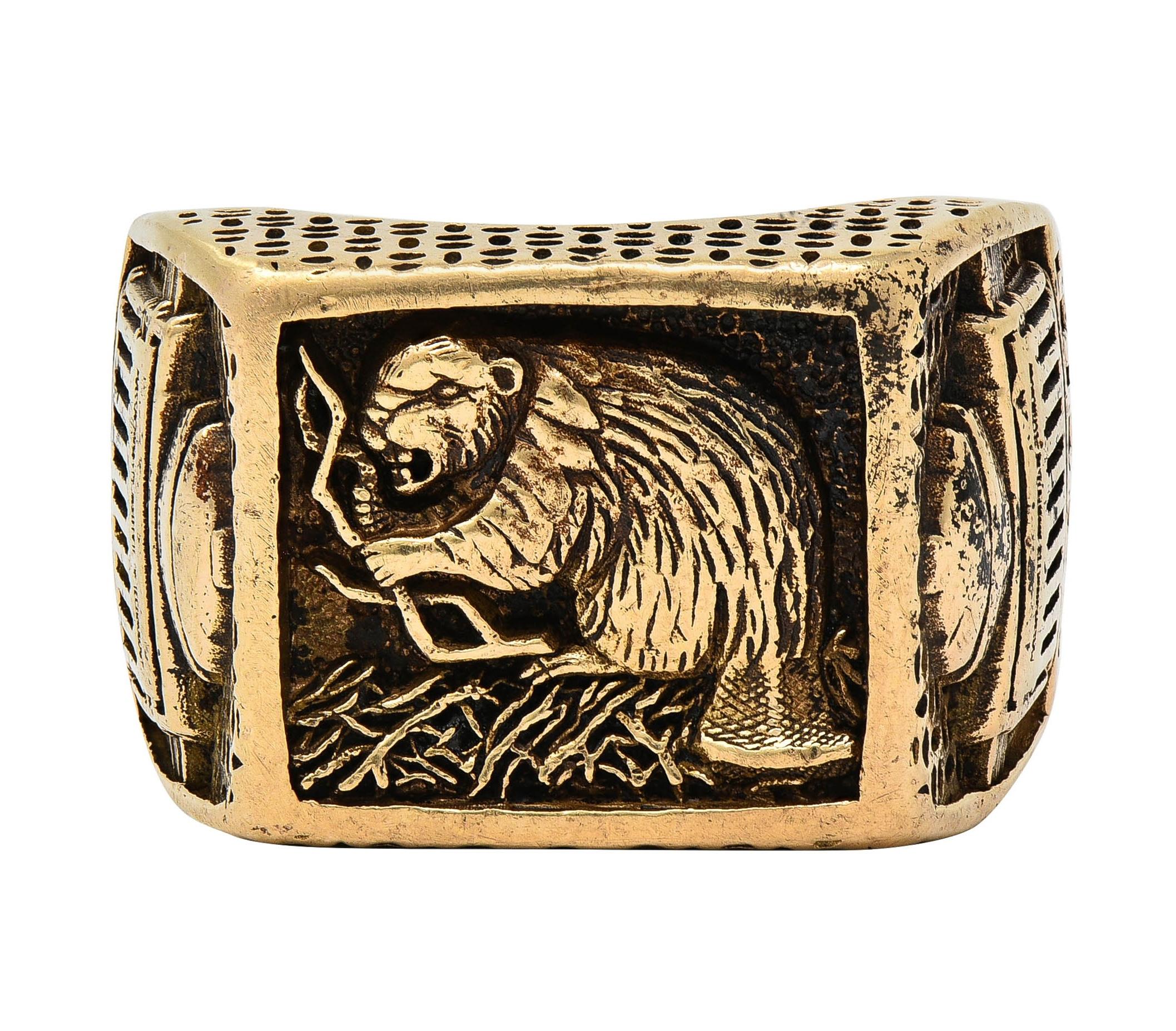 1980 14 Karat Yellow Gold Vintage MIT Intaglio Signet Beaver Class Unisex Ring