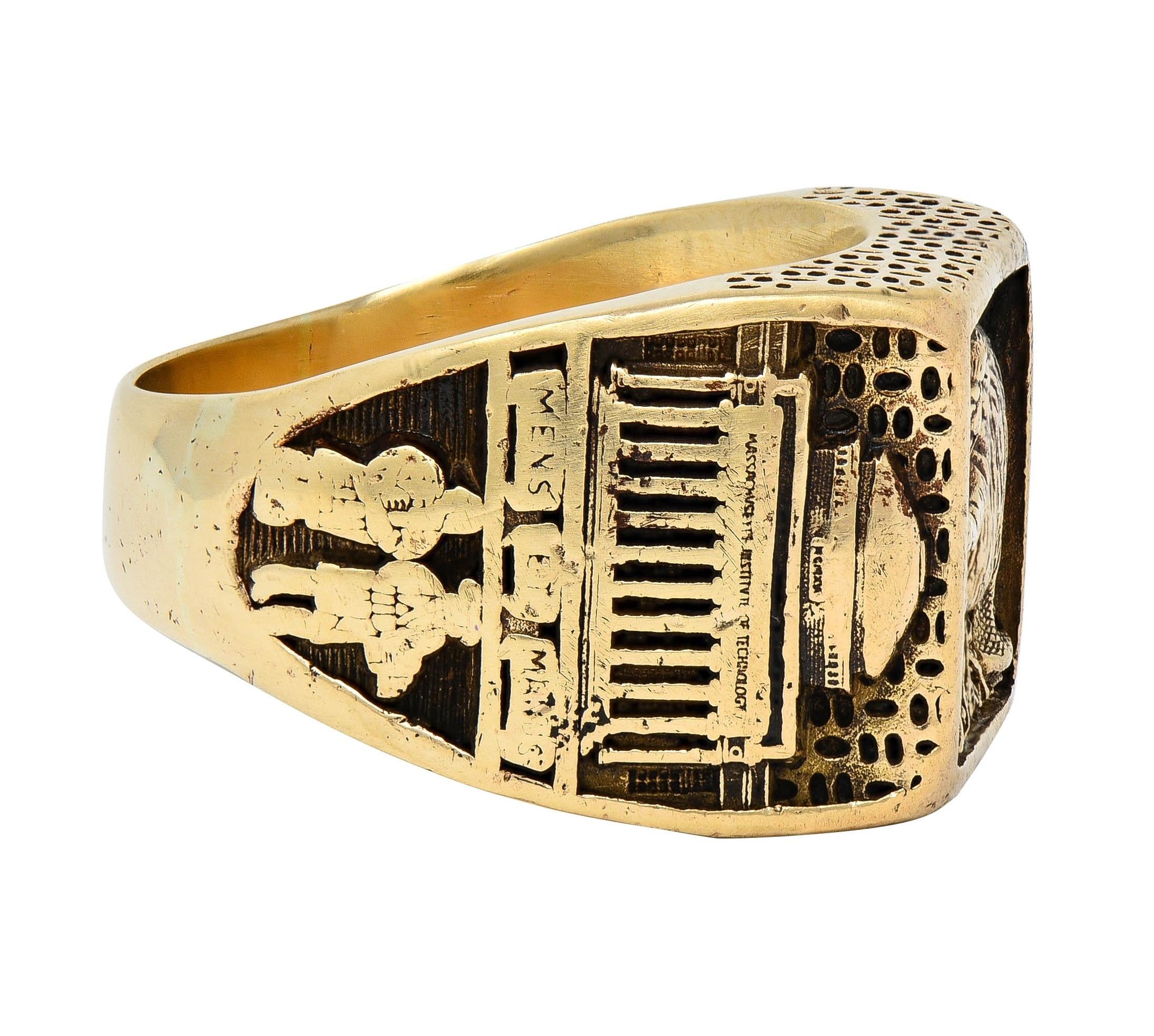 1980 14 Karat Yellow Gold Vintage MIT Intaglio Signet Beaver Class Unisex Ring