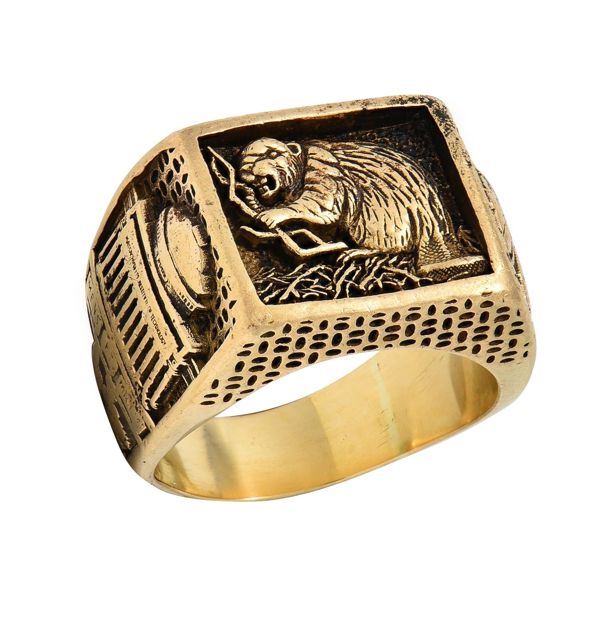 1980 14 Karat Yellow Gold Vintage MIT Intaglio Signet Beaver Class Unisex Ring