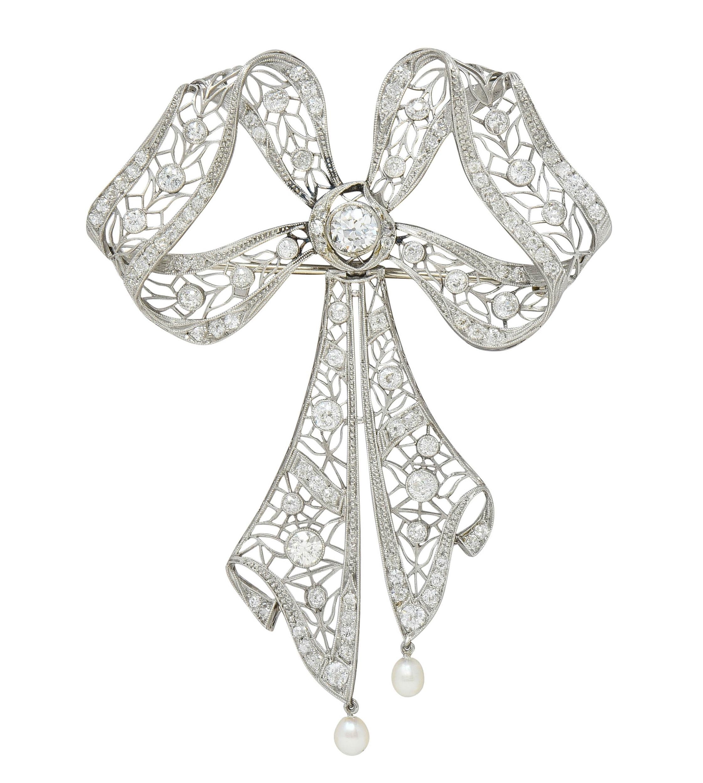 Substantial Belle Epoque Diamond Platinum Antique Tremblant Bow Pendant Brooch