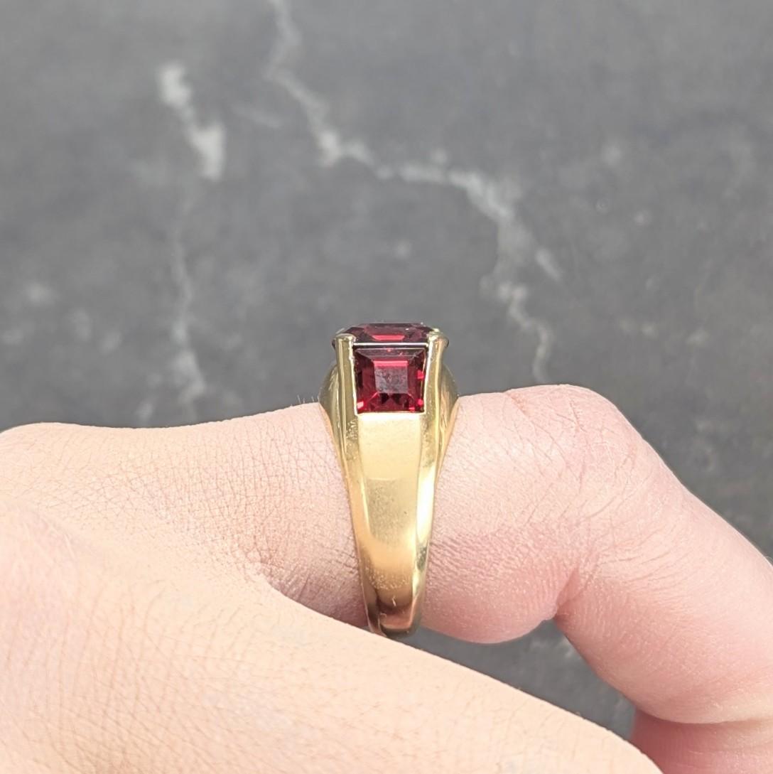 Bulgari 1970 Red Spinel 18K Yellow Gold Vintage Three Stone Unisex Signet Ring