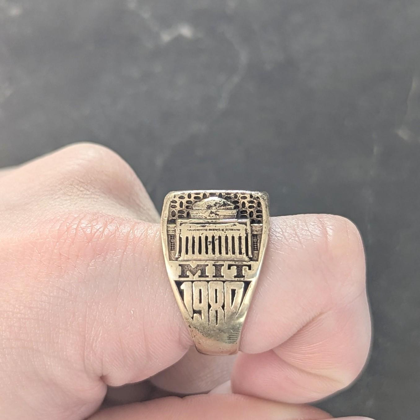 1980 14 Karat Yellow Gold Vintage MIT Intaglio Signet Beaver Class Unisex Ring