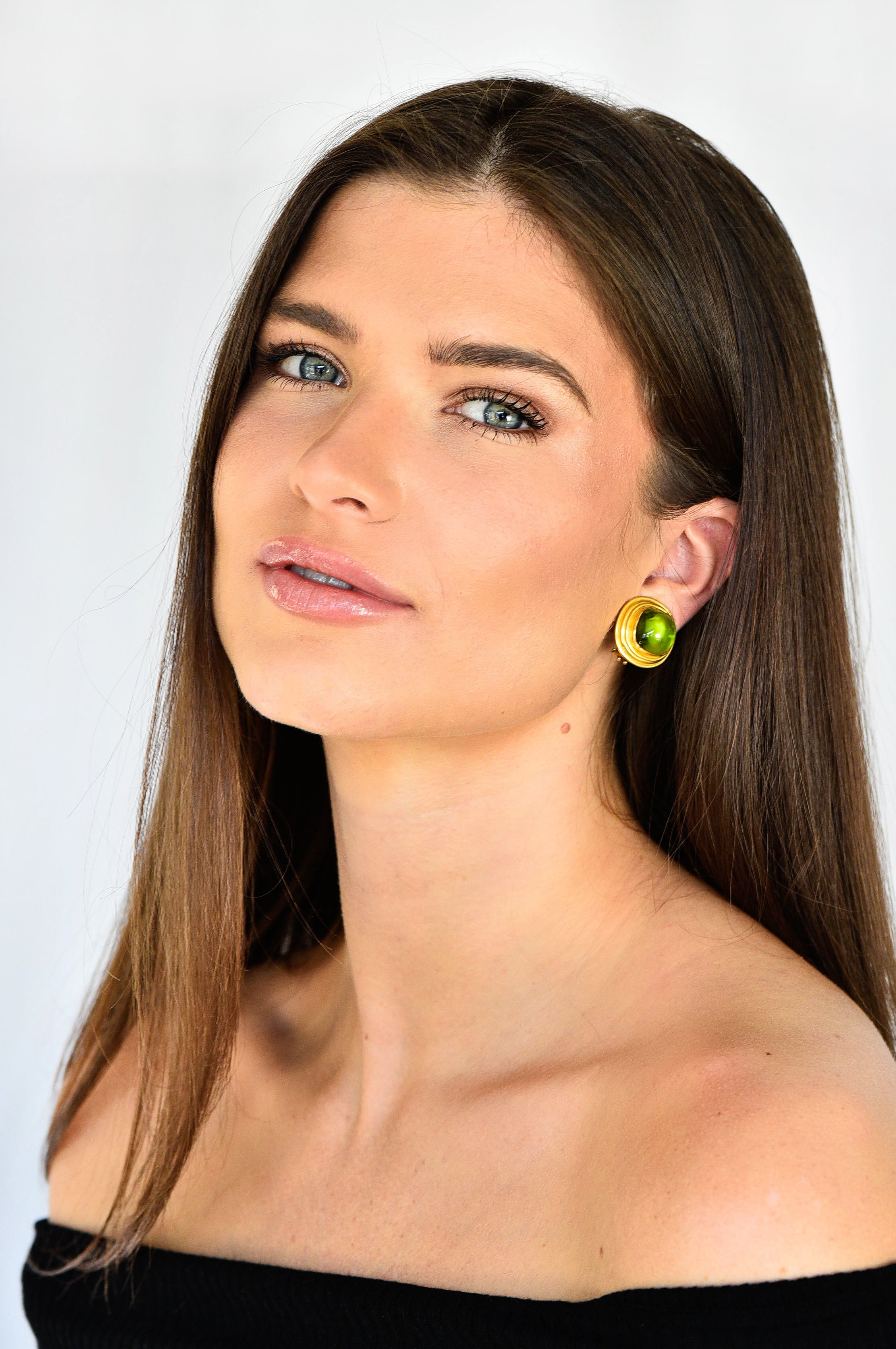 Elizabeth Locke Peridot Mother-Of-Pearl 18 Karat Gold EarringsEarrings - Wilson's Estate Jewelry