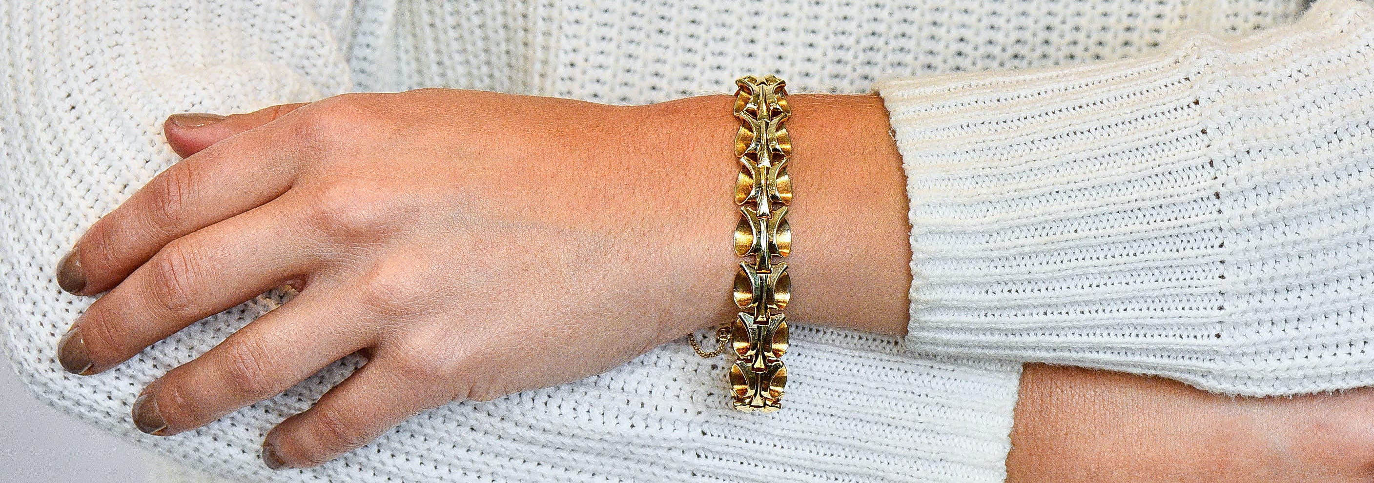 1940's Retro 14 Karat Gold Stylized Link Braceletbracelet - Wilson's Estate Jewelry