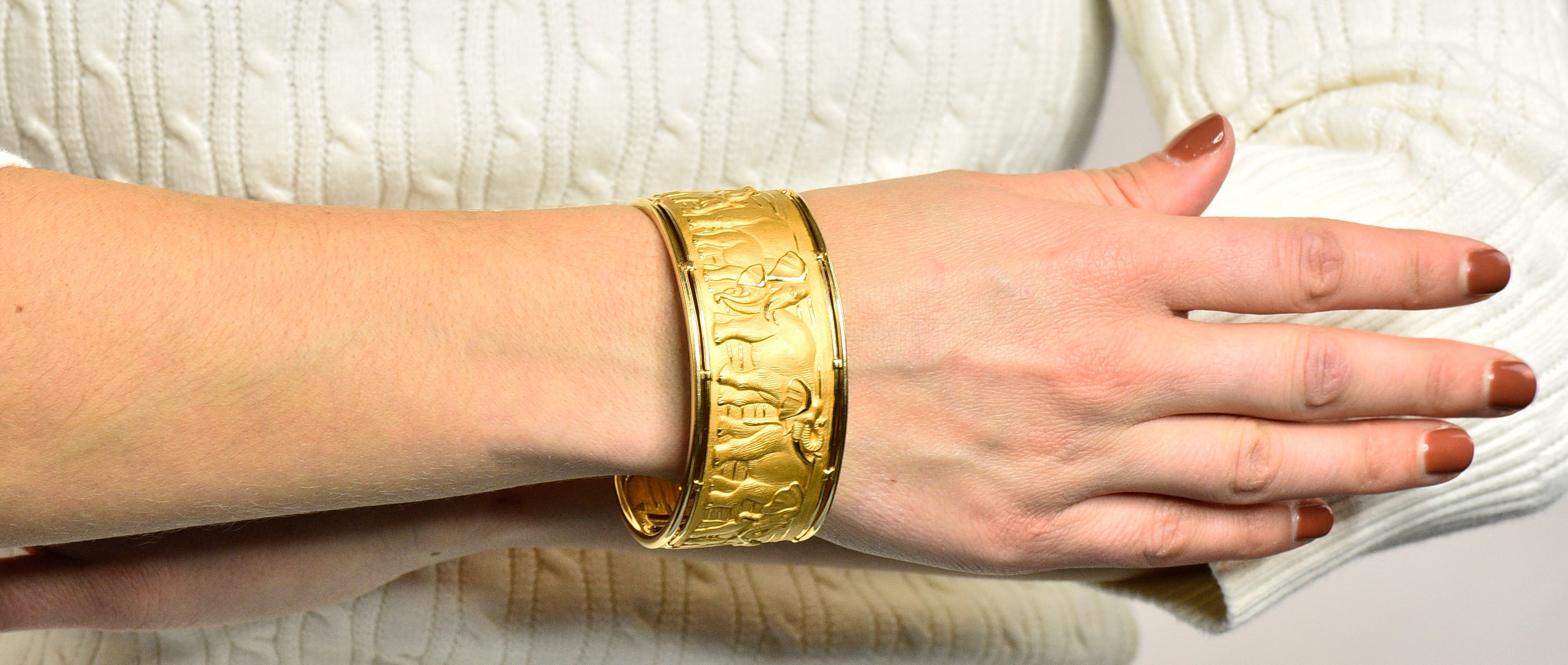 Carrera Y Carrera 18 Karat Gold Elephant Cuff Braceletbracelet - Wilson's Estate Jewelry