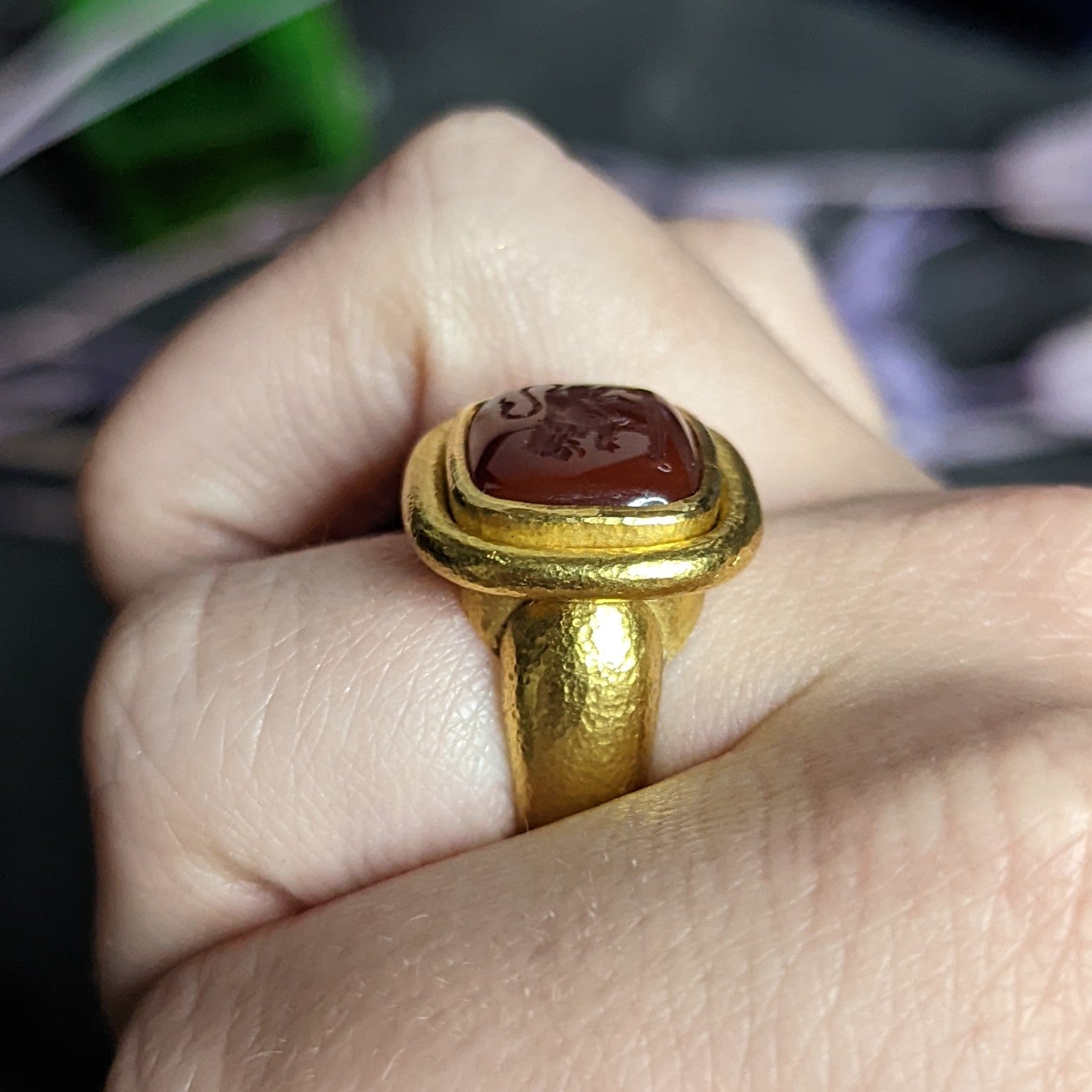 Elizabeth Locke Carnelian Intaglio 18 Karat Gold Lion Signet Ring Wilson's Estate Jewelry