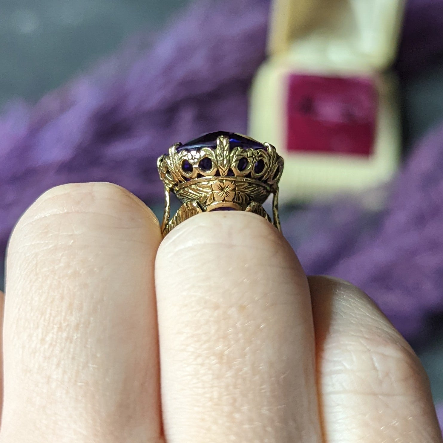 1920's Art Deco Amethyst 18 Karat Yellow Gold Floral Gemstone Ring Wilson's Estate Jewelry