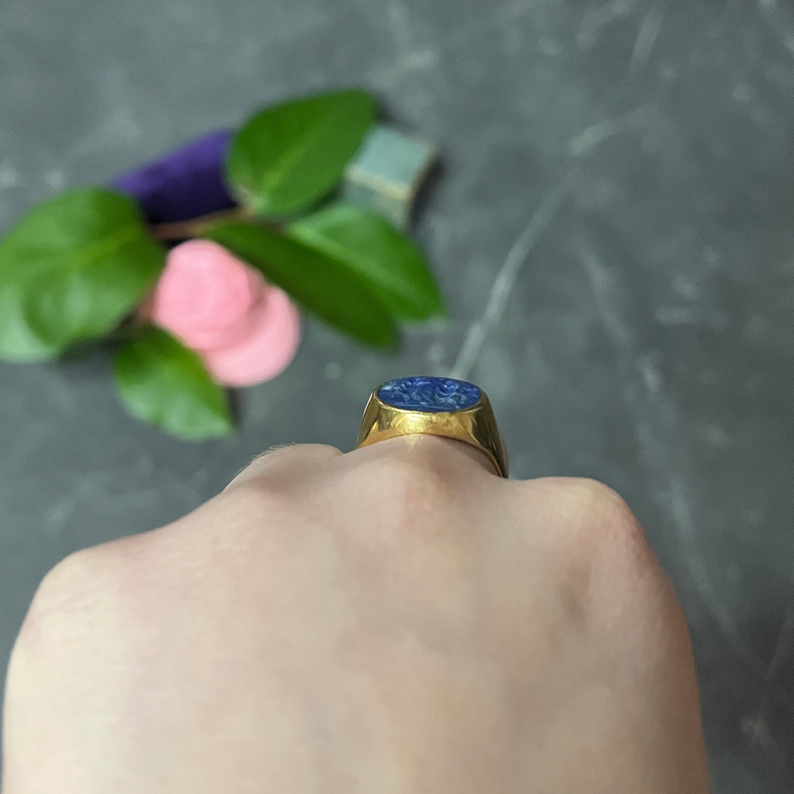 Vintage Italian Lapis Lazuli 18 Karat Yellow Gold Unisex Intaglio Signet Ring Wilson's Estate Jewelry